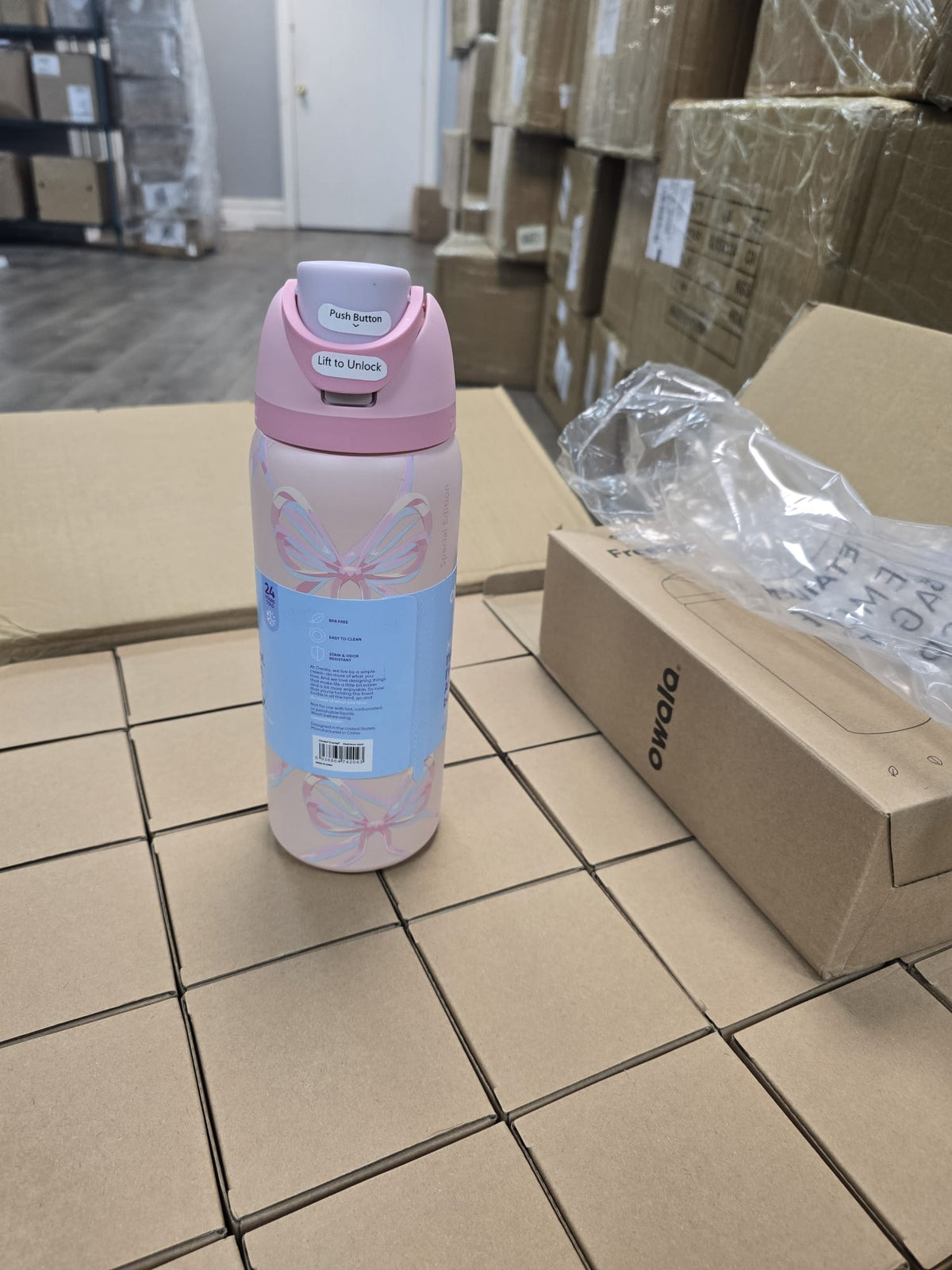 Owala Sugar Plum Fairy 32 Oz FreeSip Water Bottle Holiday Edition Pink